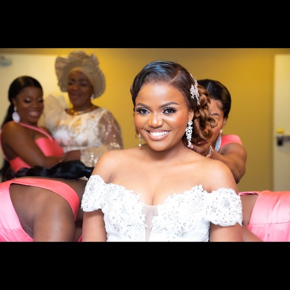 High luxurious customized handed custom  wedding gown.Eye catching . - Picture 3 of 3